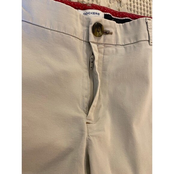 Dockers Womens Shorts Size 12 Khaki Neutral Comfortable Casual Match Everything! - Picture 2 of 11